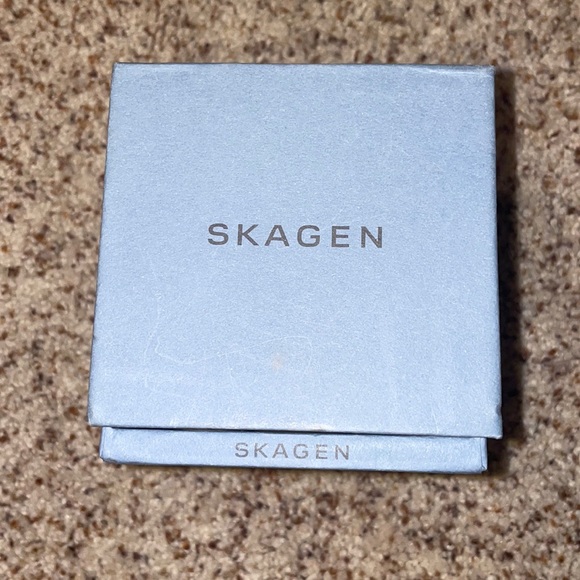 Watch - Picture 2 of 3